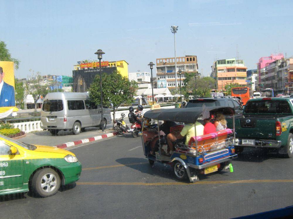 ผ่านเสาชิงช้า