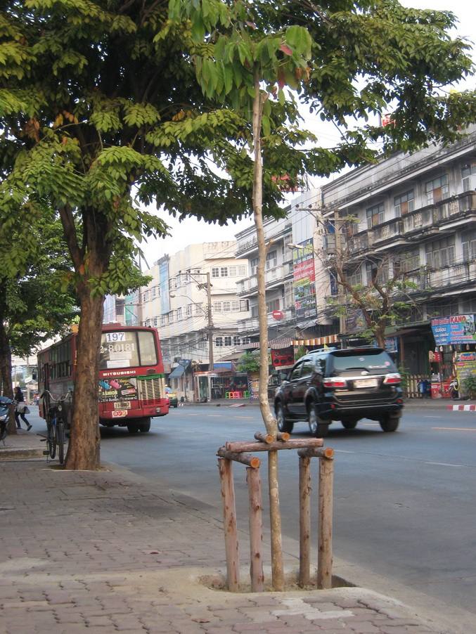 ถนนคู้บอน