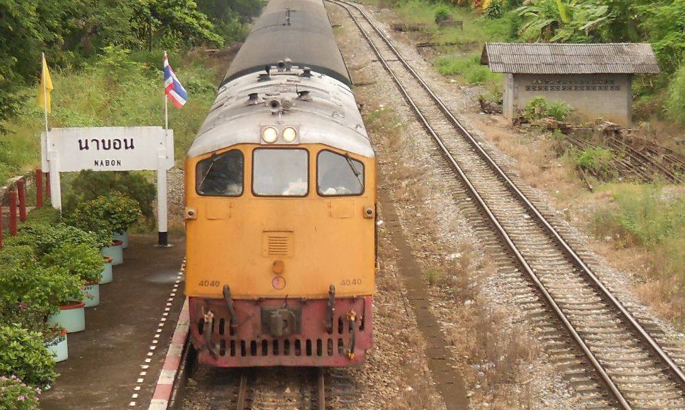 หัวรถจักร รุ่นเก่า สถานีนาบอน