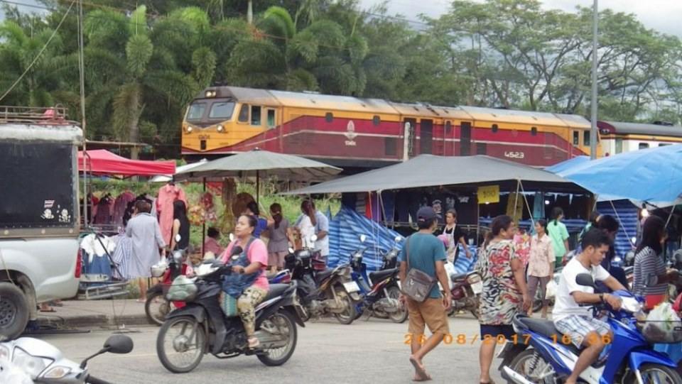 ตลาดนัดนาบอน