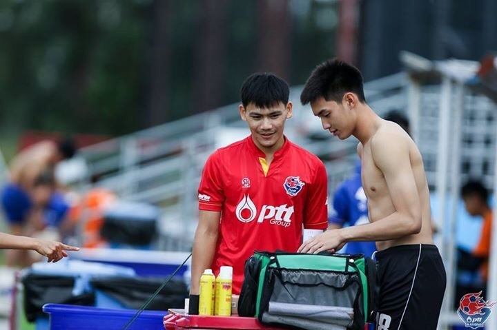 นักบอลหล่อ "ตี๋-บุญเกียรติ"
