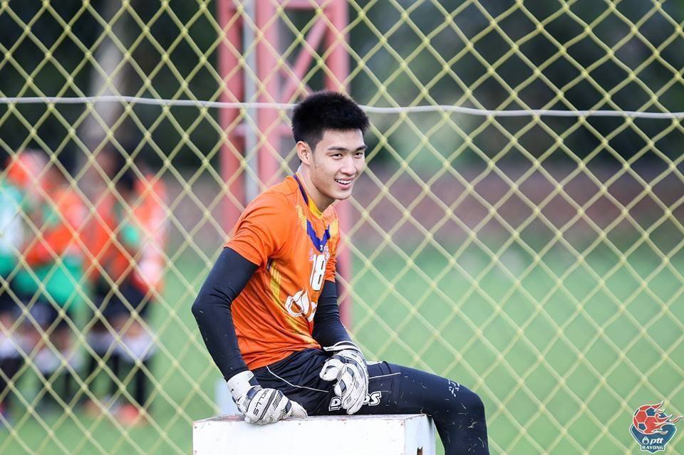 นักบอลหล่อ "ตี๋-บุญเกียรติ"