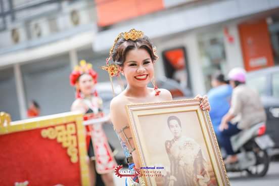 อลังการอีกแล้ว นางพญาก็คือนางพญา ขบวนพาเหรดพลังหญิงผมติ่ง