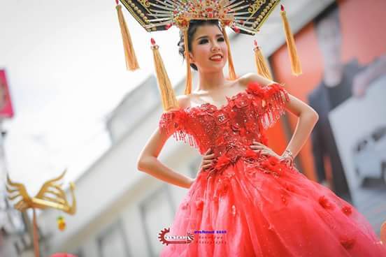 อลังการอีกแล้ว นางพญาก็คือนางพญา ขบวนพาเหรดพลังหญิงผมติ่ง