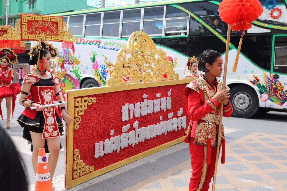 อลังการอีกแล้ว นางพญาก็คือนางพญา ขบวนพาเหรดพลังหญิงผมติ่ง