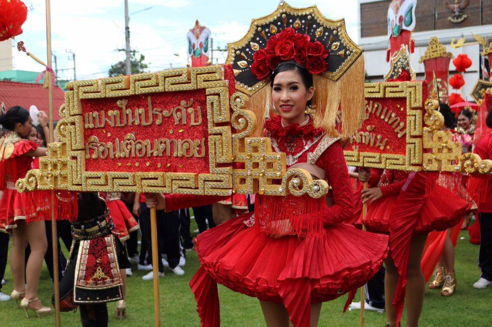 อลังการอีกแล้ว นางพญาก็คือนางพญา ขบวนพาเหรดพลังหญิงผมติ่ง