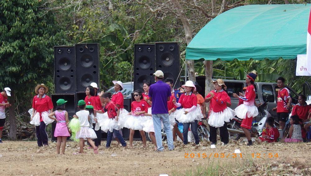 ประกวดเชียร์ ตอนที่มีการแข่งขันไม่มีการเชียร์อย่างในภาพ