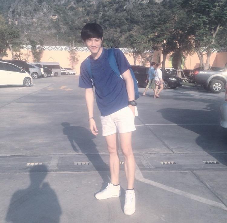 น้องบาย พระเอกตรงกลางระหว่างรัก