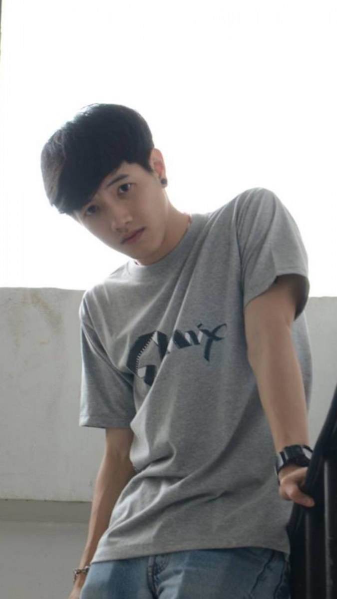น้องบาย พระเอกตรงกลางระหว่างรัก