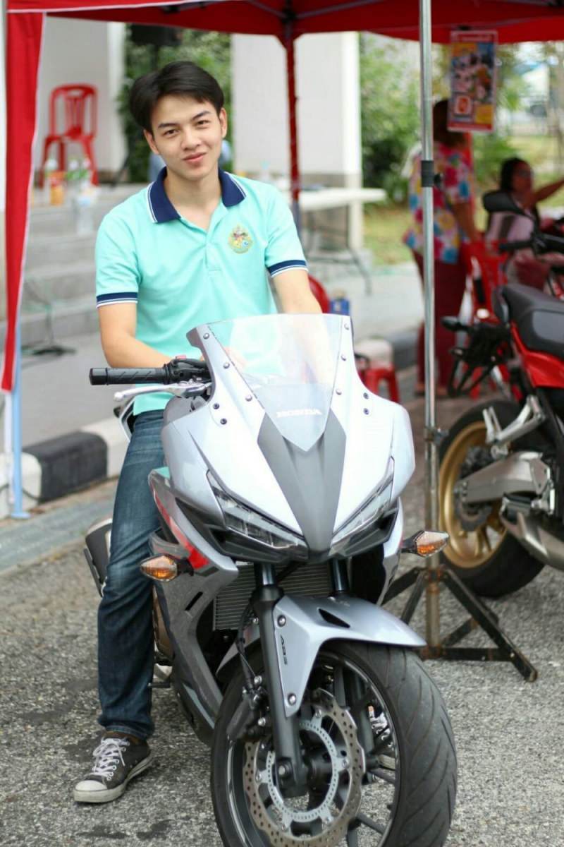เด็กเสิร์ฟ h2m บางแสน