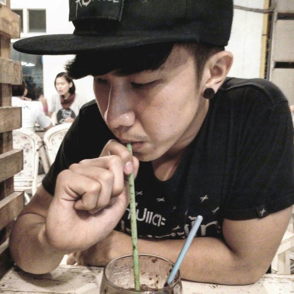 เด็กเสิร์ฟ h2m บางแสน