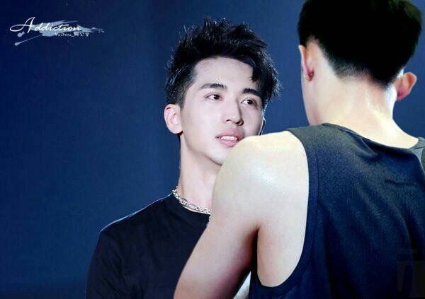 จูบของกู่ไห่&ไป่ลั่วอิน