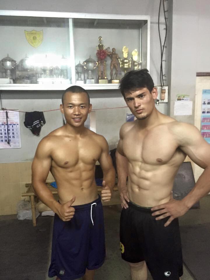 เลีย.
