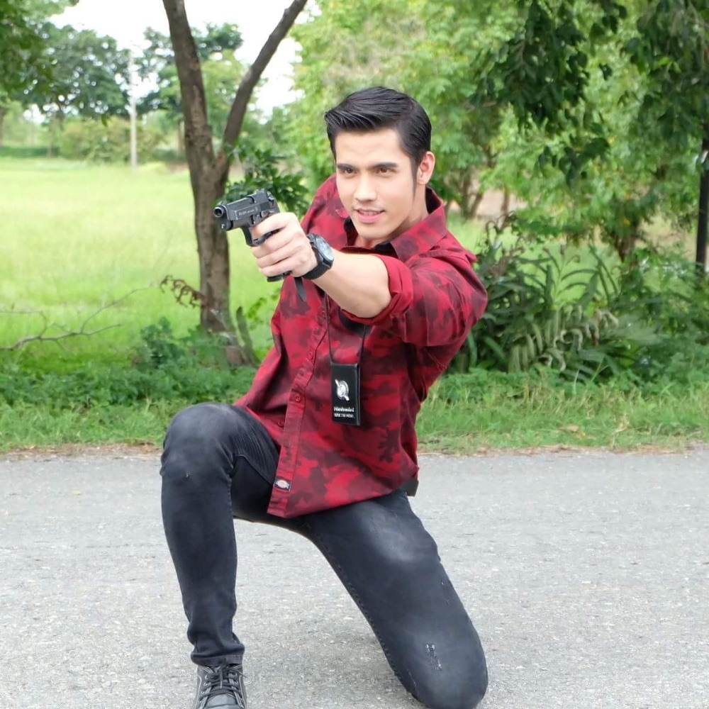 จอม ศรุฒ สุวรรณภักดี ดาวร้ายหล่อคมเข้มสุดเซ็กซี่