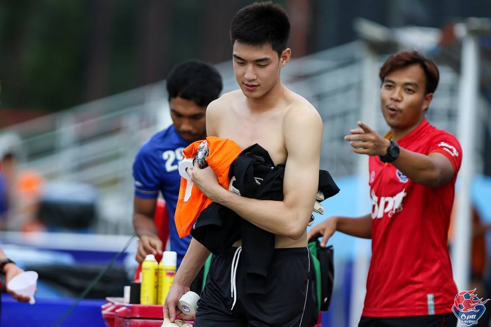 รวมภาพ ขาวอมชมพู! ส่อง "เจ้าตี๋" ในสนามซ้อม สาวแท้-สาวเทียมมีกรี๊ดบ้านพัง!
