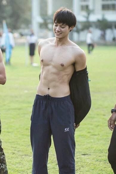 ผู้ชายที่หล่อมีความดึงดูด 1,223