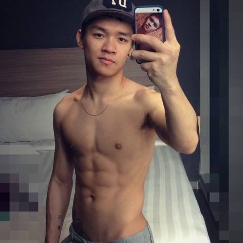 ผู้ชายที่หล่อมีความดึงดูด 1,223