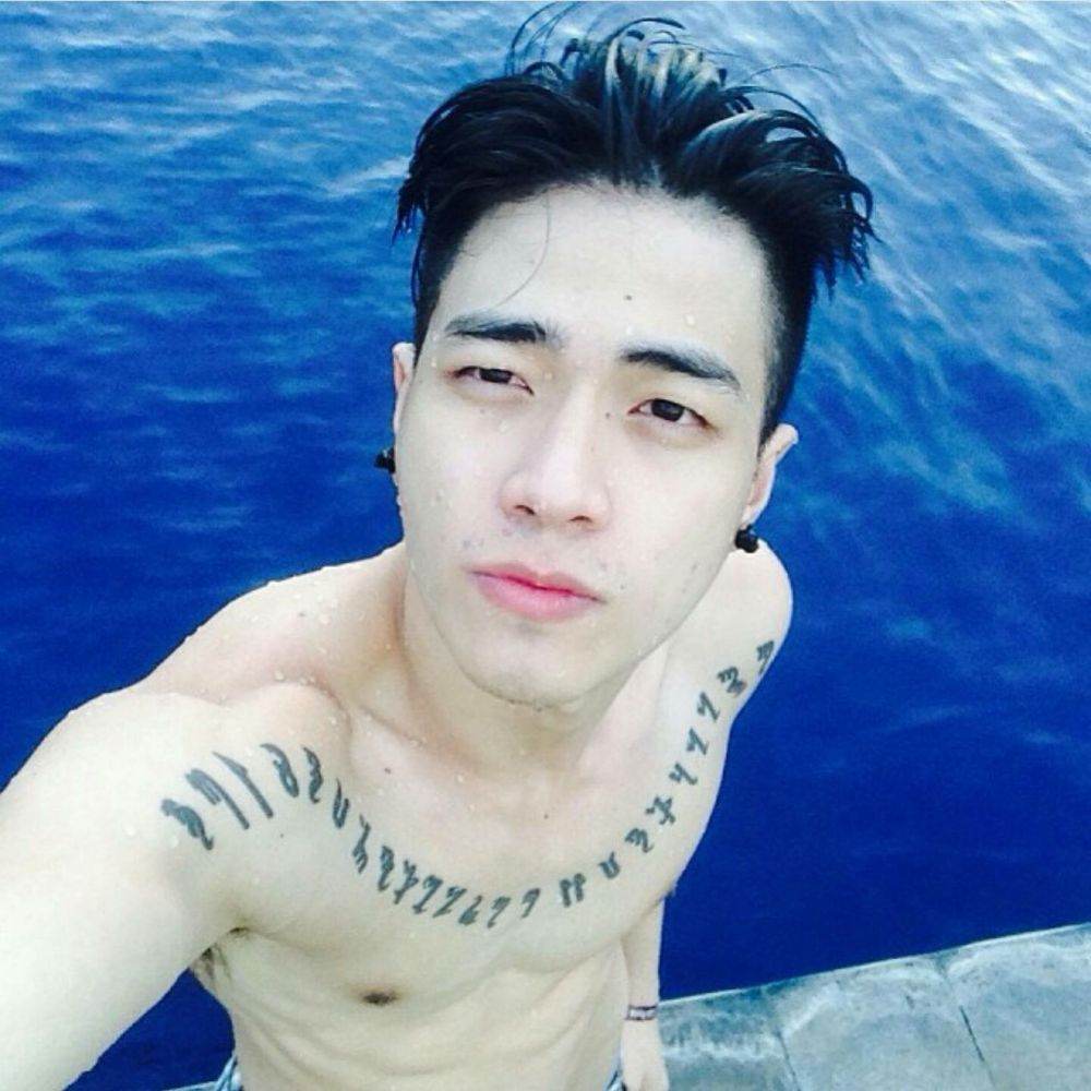 ผู้ชายที่หล่อมีความดึงดูด 1,223