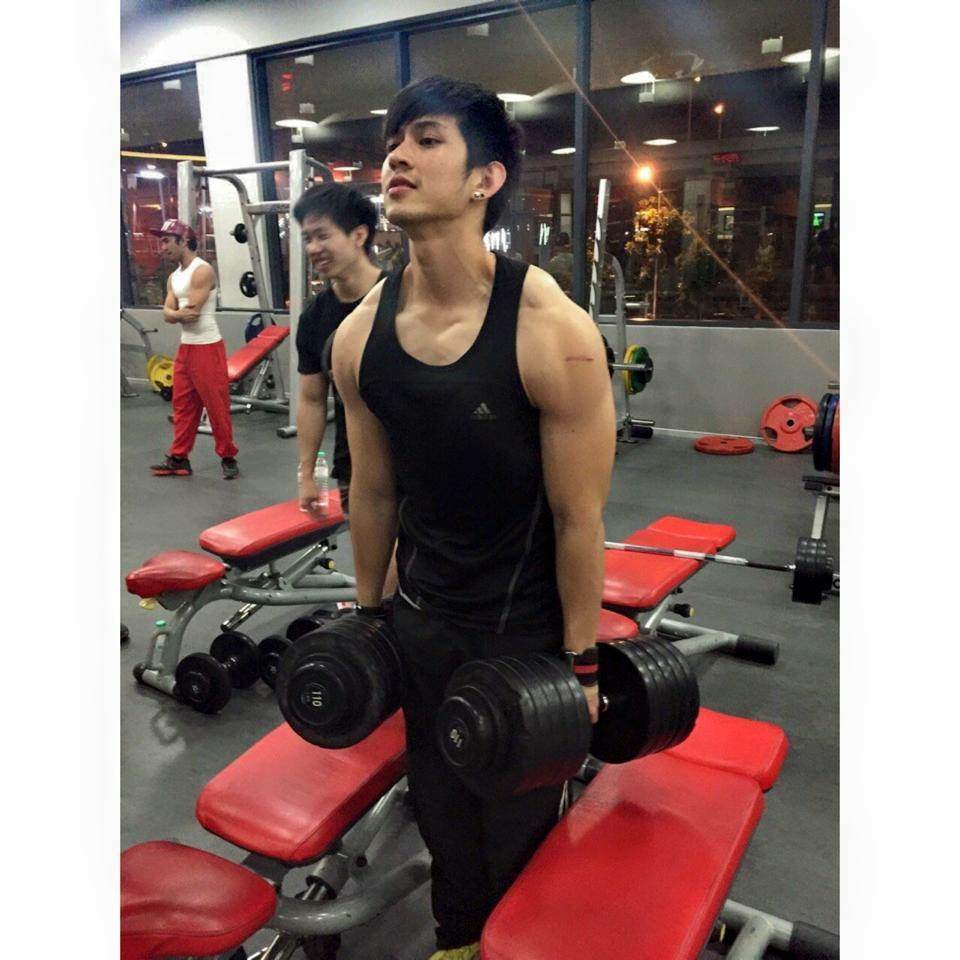 ผู้ชายที่หล่อมีความดึงดูด 1,223