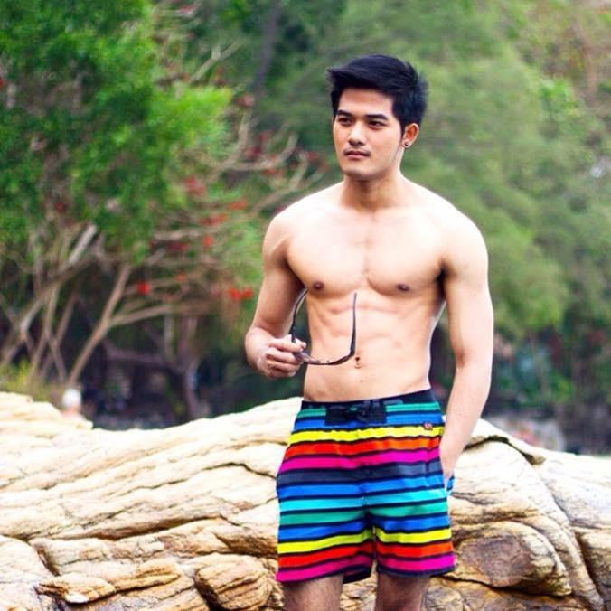 ผู้ชายที่หล่อมีความดึงดูด 1,223