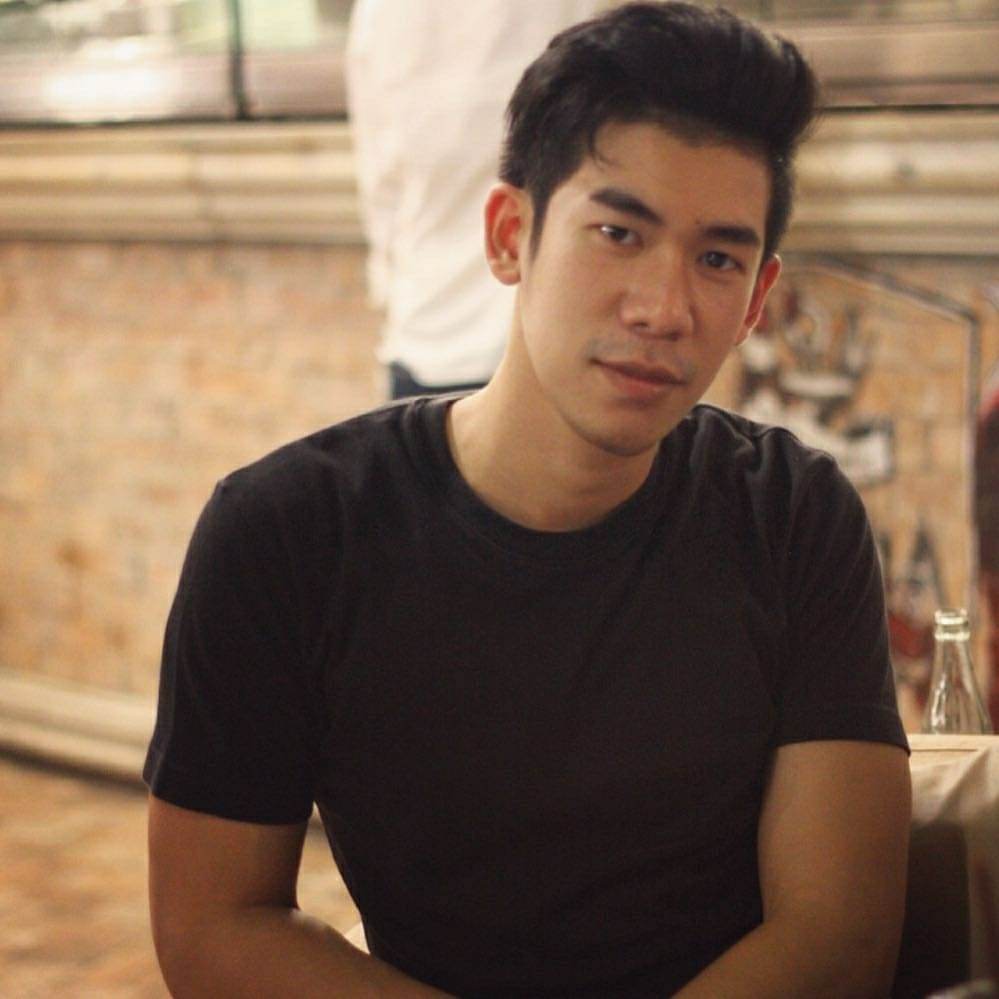 ผู้ชายที่หล่อมีความดึงดูด 1,223