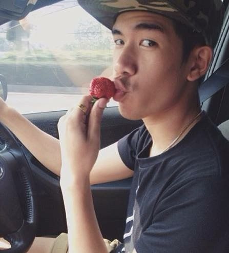 ผู้ชายที่หล่อมีความดึงดูด 1,223