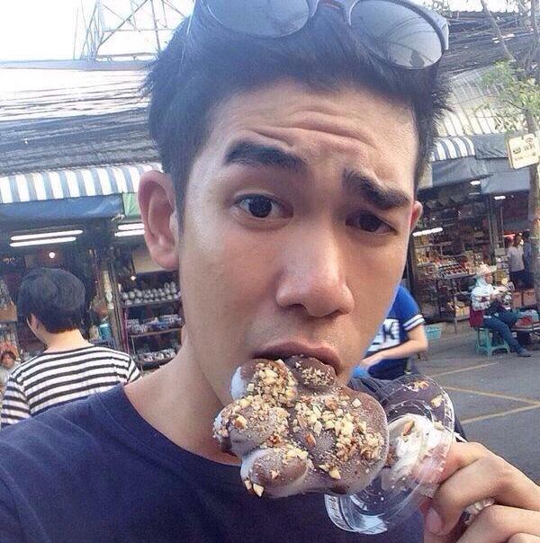 ผู้ชายที่หล่อมีความดึงดูด 1,223
