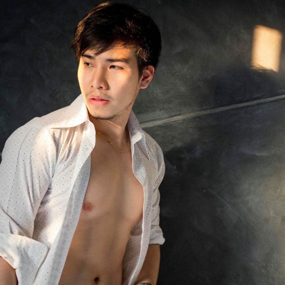 ผู้ชายที่หล่อมีความดึงดูด 1,223