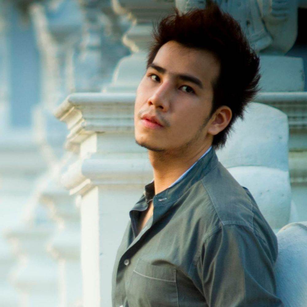 ผู้ชายที่หล่อมีความดึงดูด 1,223