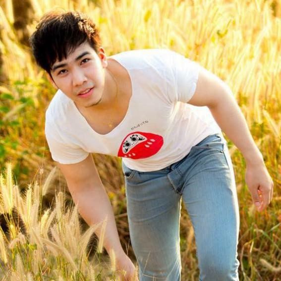 ผู้ชายที่หล่อมีความดึงดูด 1,223