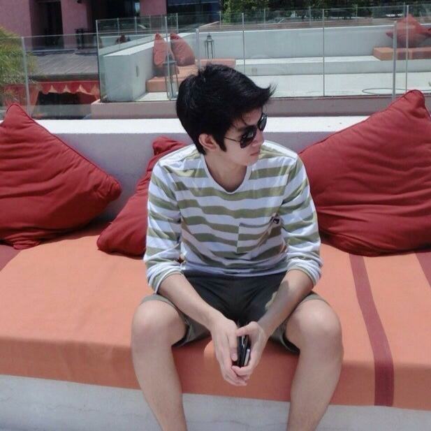 ผู้ชายที่หล่อมีความดึงดูด 1,223