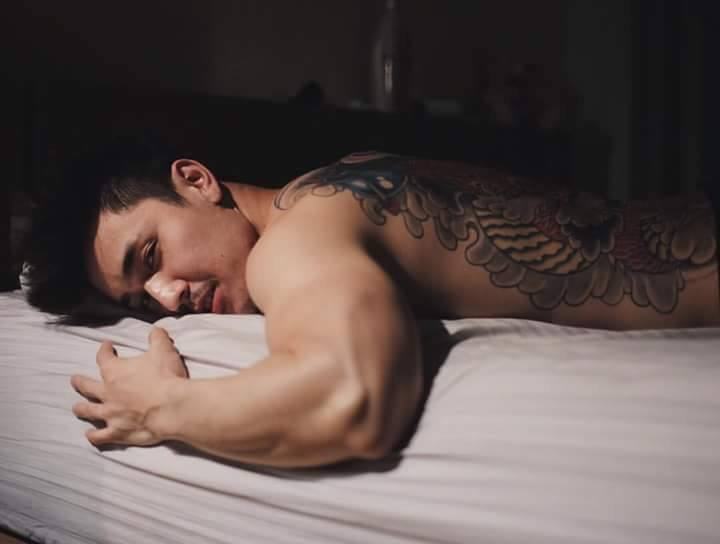 ผู้ชายที่หล่อมีความดึงดูด 1,223