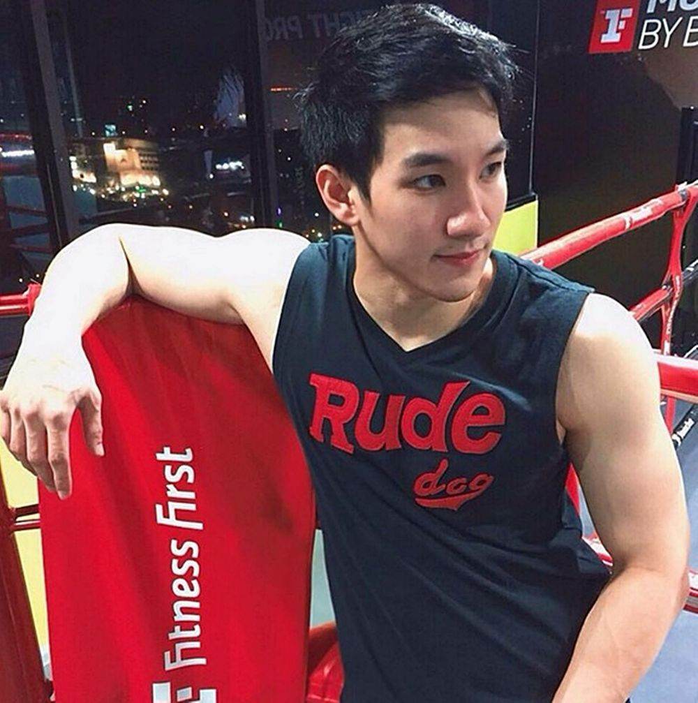 ผู้ชายที่หล่อมีความดึงดูด 1,223