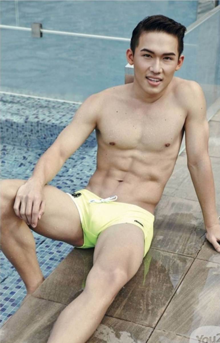 ผู้ชายที่หล่อมีความดึงดูด 1,223