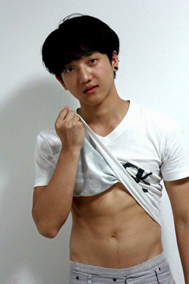ผู้ชายที่หล่อมีความดึงดูด 1,223
