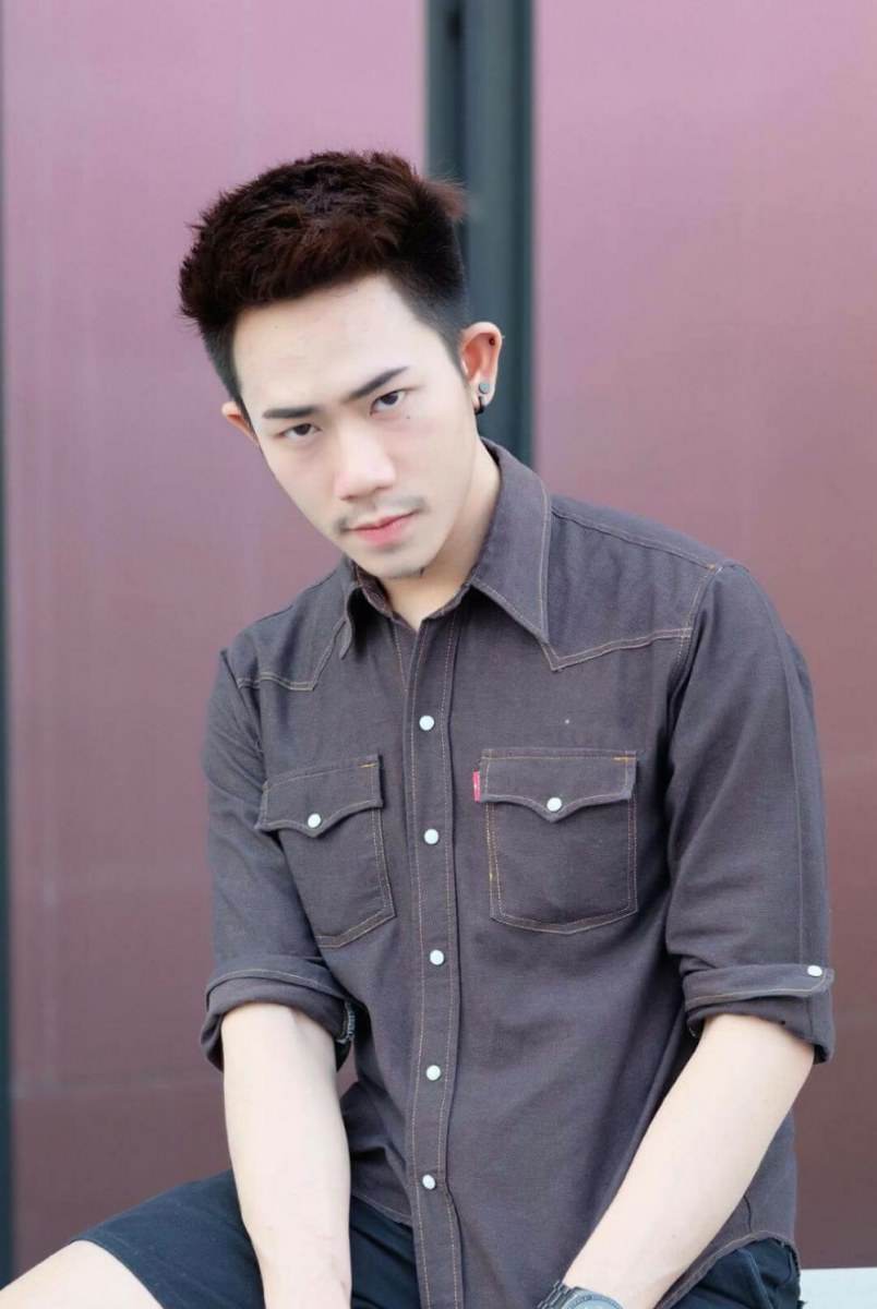 ผู้ชายที่หล่อมีความดึงดูด 1,223