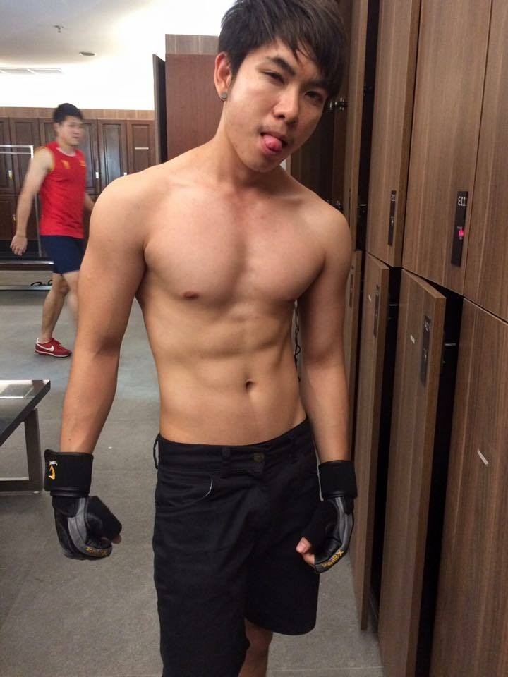 ผู้ชายที่หล่อมีความดึงดูด 1,228