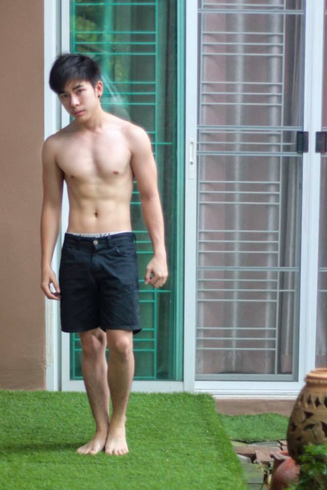 ผู้ชายที่หล่อมีความดึงดูด 1,228