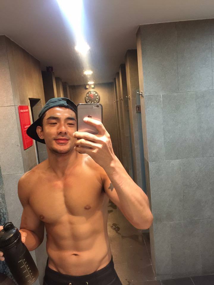 ผู้ชายที่หล่อมีความดึงดูด 1,228
