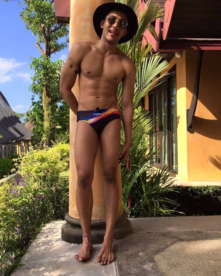 ผู้ชายที่หล่อมีความดึงดูด 1,228