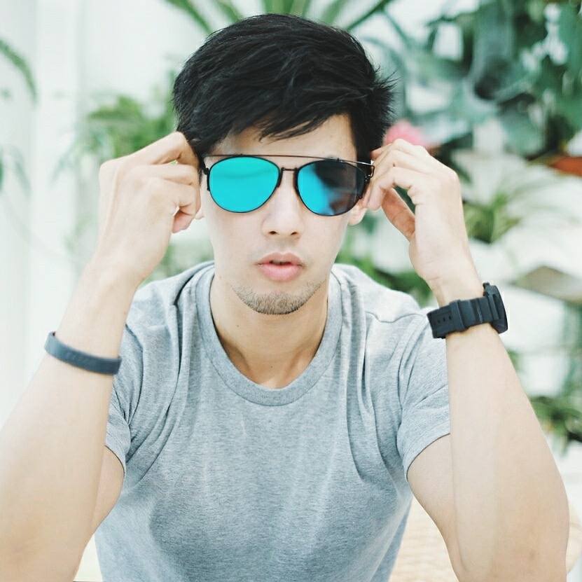 ผู้ชายที่หล่อมีความดึงดูด 1,228