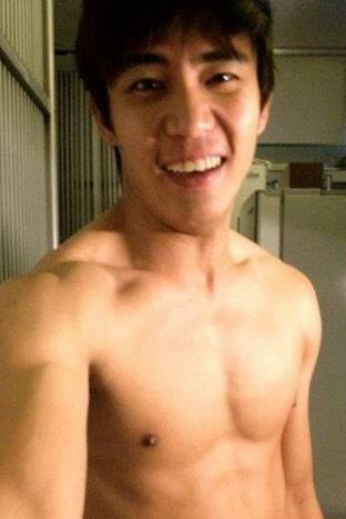 ผู้ชายที่หล่อมีความดึงดูด 1,228