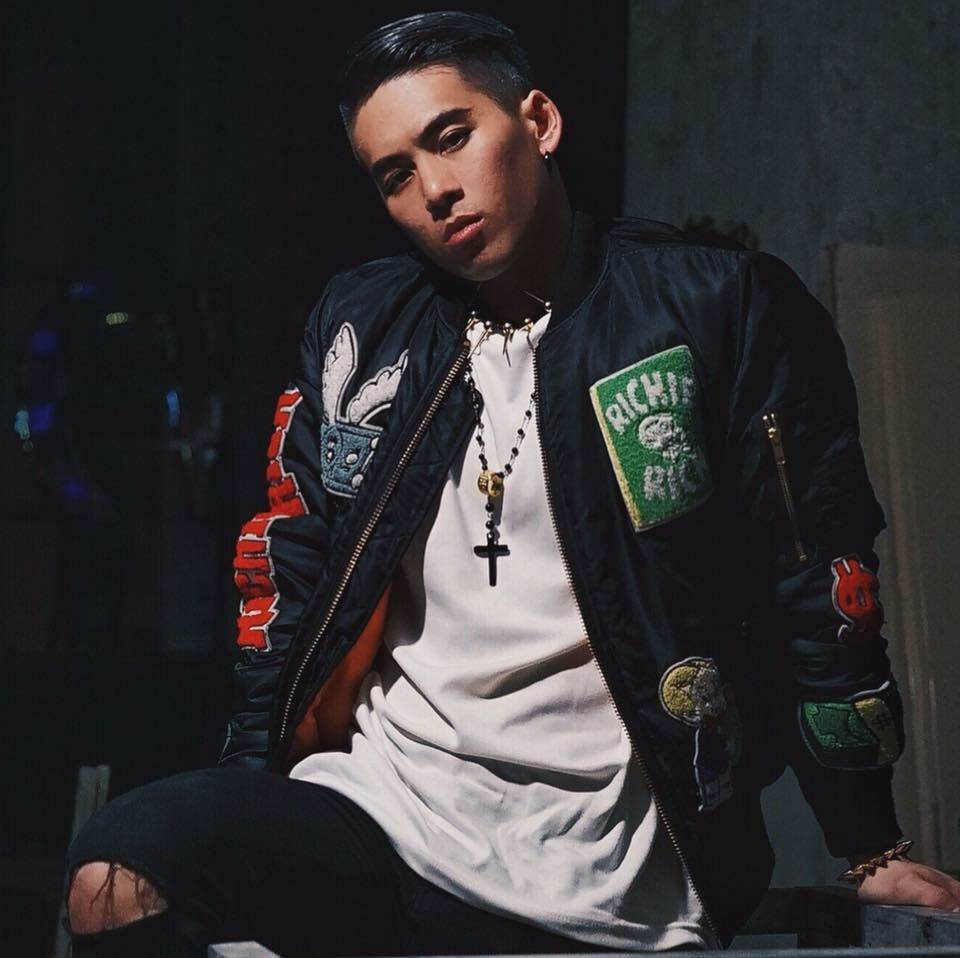 ผู้ชายที่หล่อมีความดึงดูด 1,228