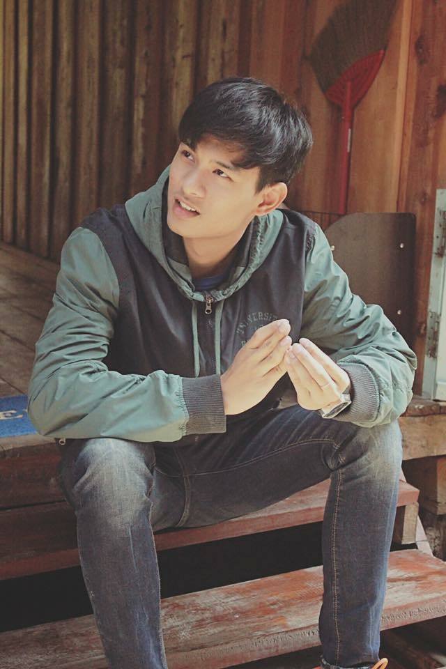 ผู้ชายที่หล่อมีความดึงดูด 1,228