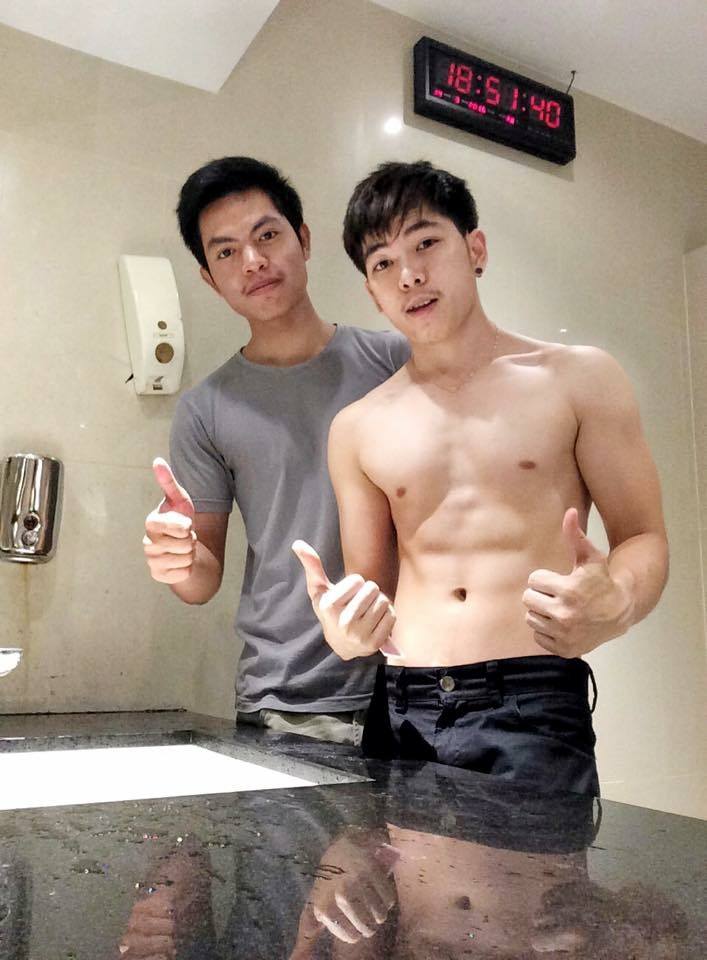 ผู้ชายที่หล่อมีความดึงดูด 1,228