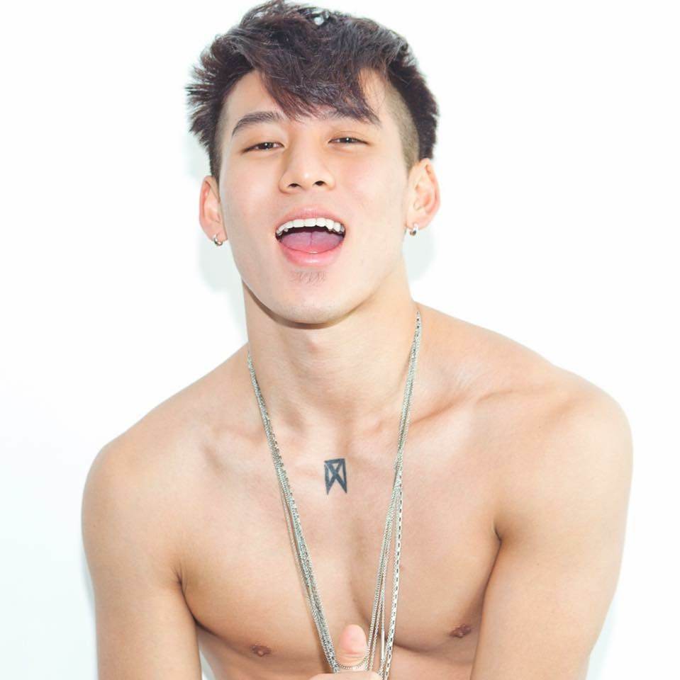 ผู้ชายที่หล่อมีความดึงดูด 1,228