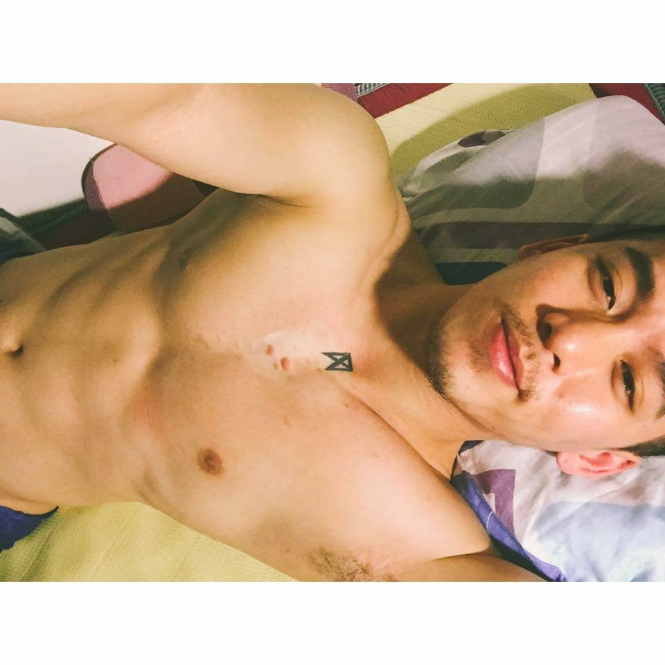 ผู้ชายที่หล่อมีความดึงดูด 1,228