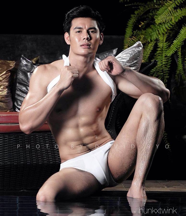 Dream Men 32 (+18)