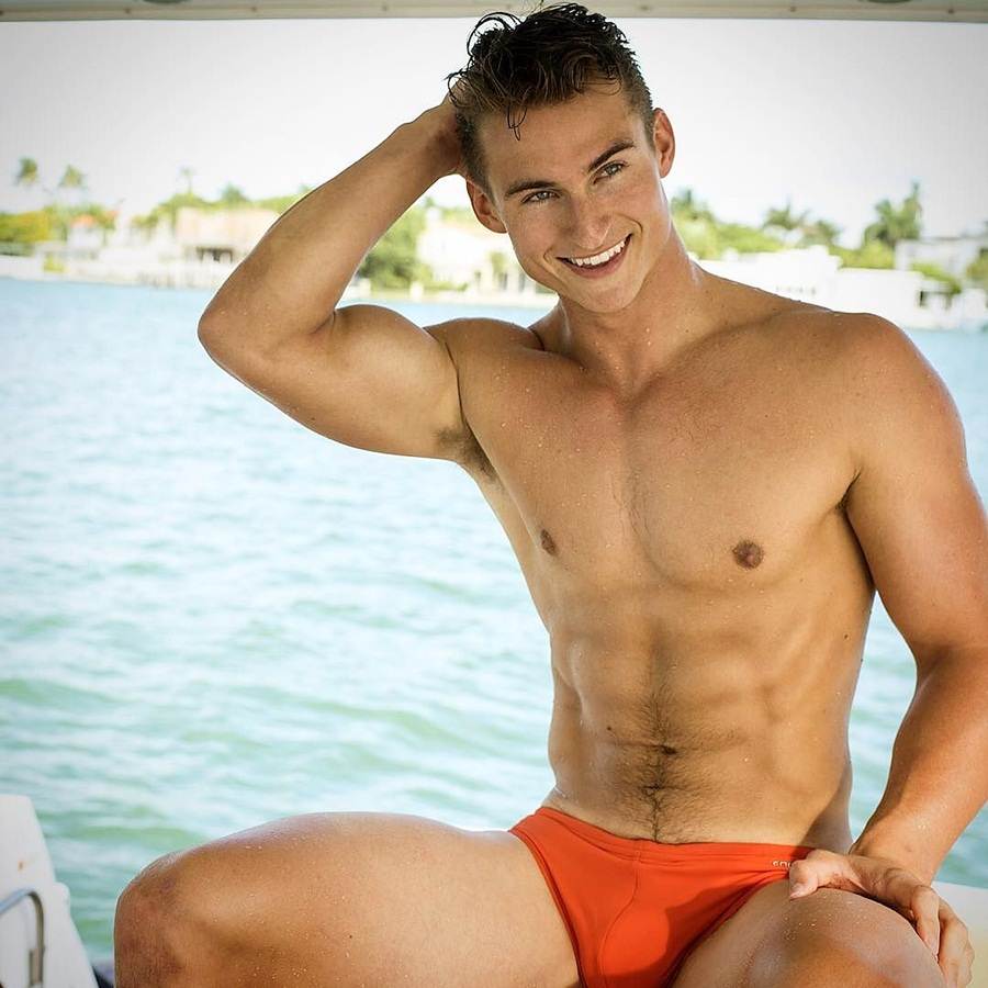 Dream Men 32 (+18)