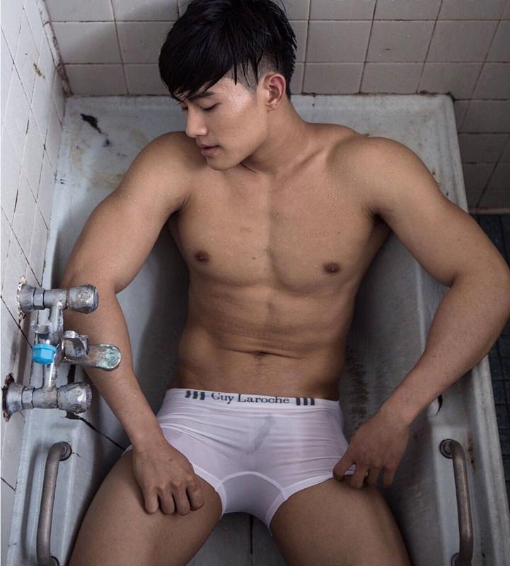 Dream Men 32 (+18)